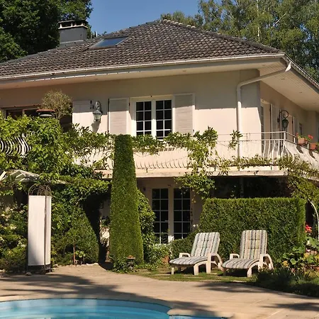 Frühstückspension Chambres D'hotes Aux Champs Des Racines *