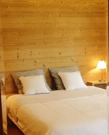Chambres D'hotes Aux Champs Des Racines Frühstückspension